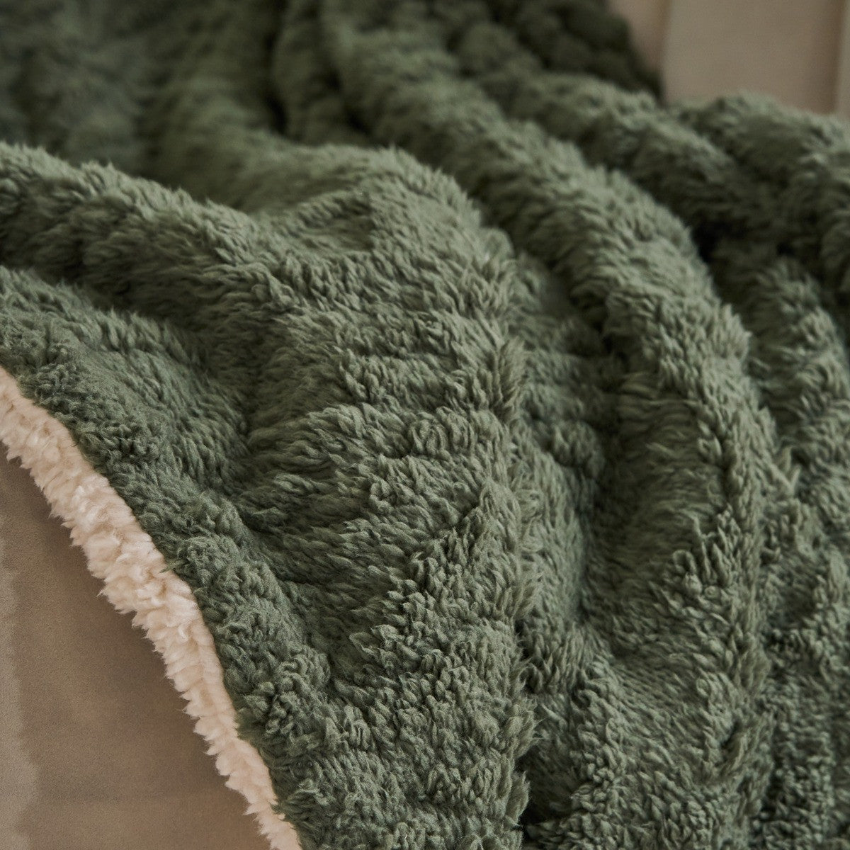 Cable Knit Sherpa Throw – Woodland Green
