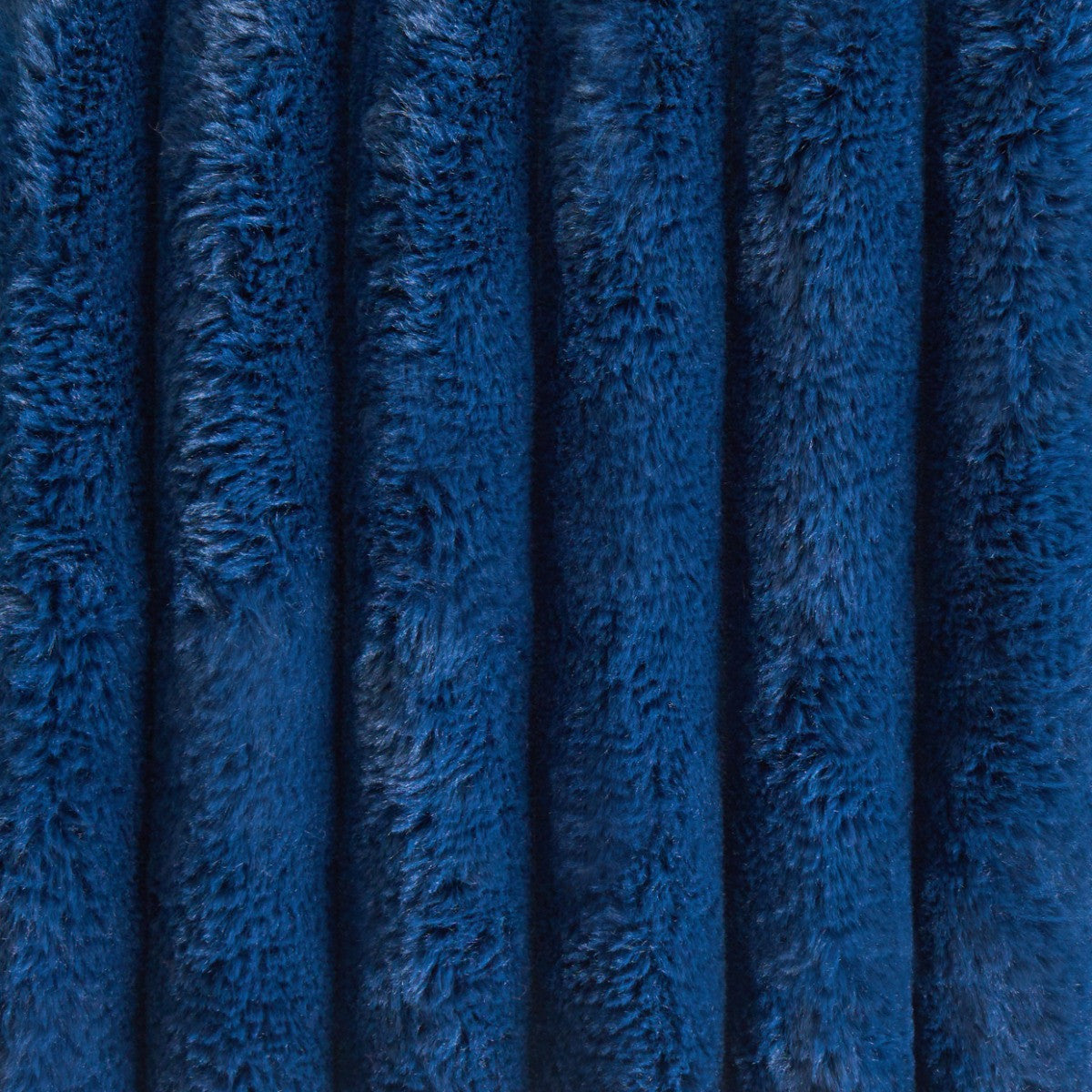 Jumbo Faux Fur Ribbed Throw – Navy