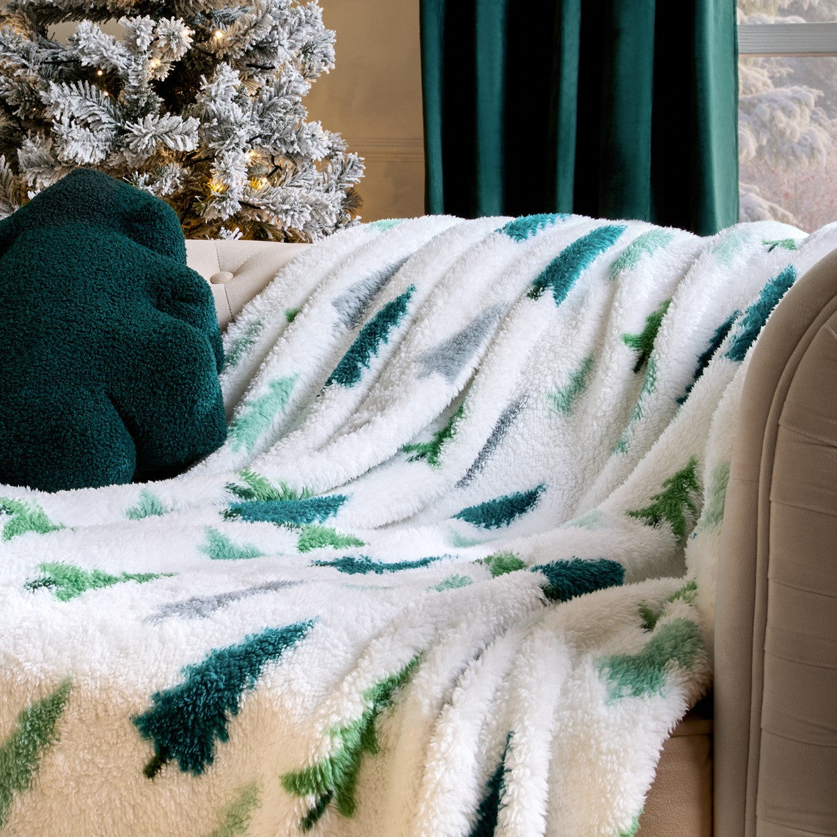 Christmas Tree Print Teddy Throw – Cream