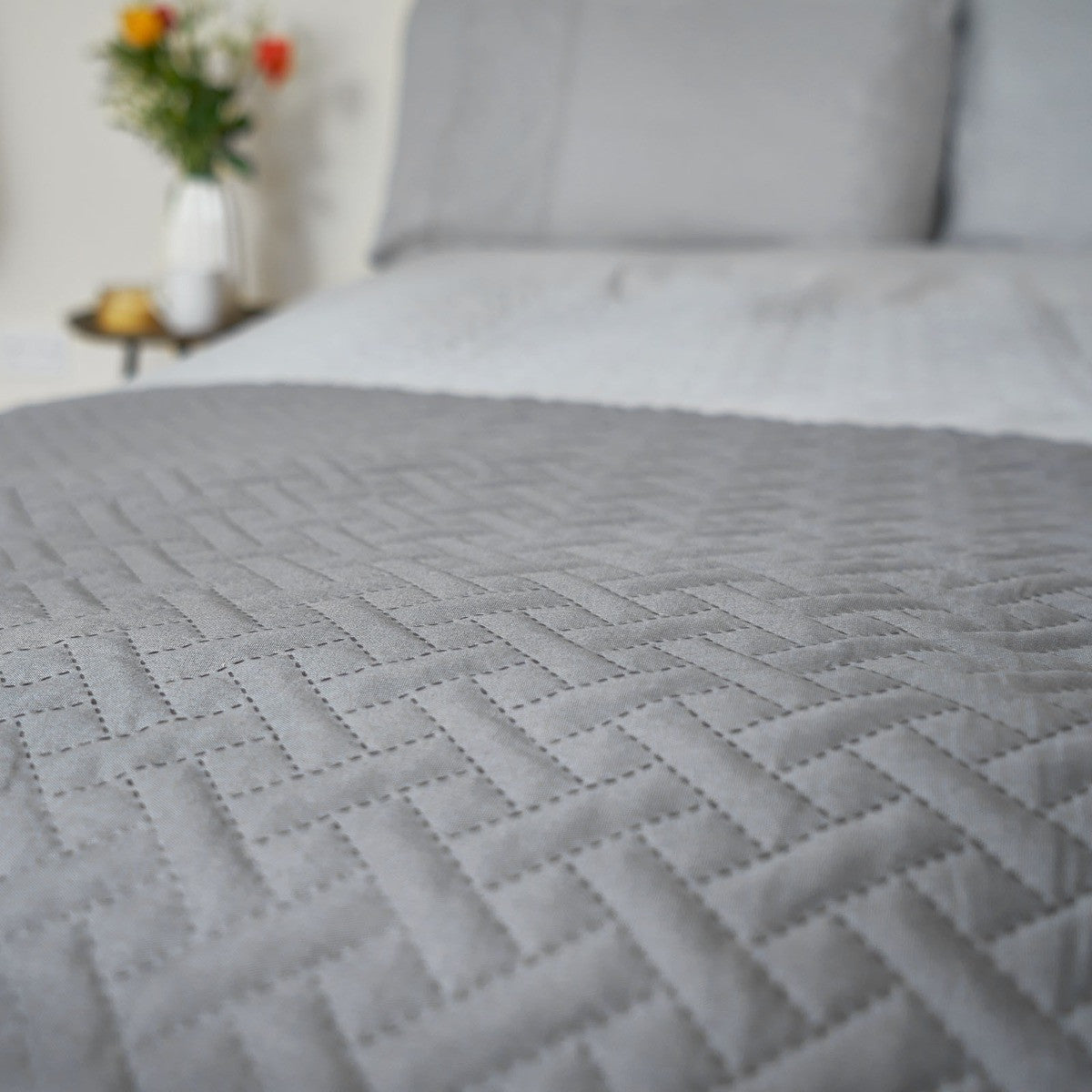Pinsonic Throw – Charcoal