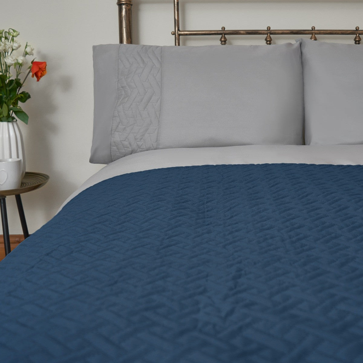 Pinsonic Throw – Navy