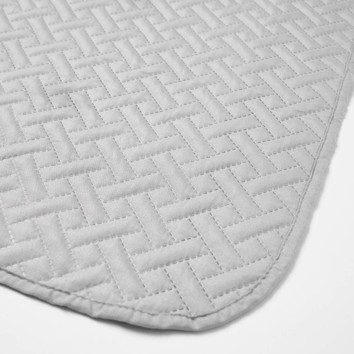 Pinsonic Throw – Silver