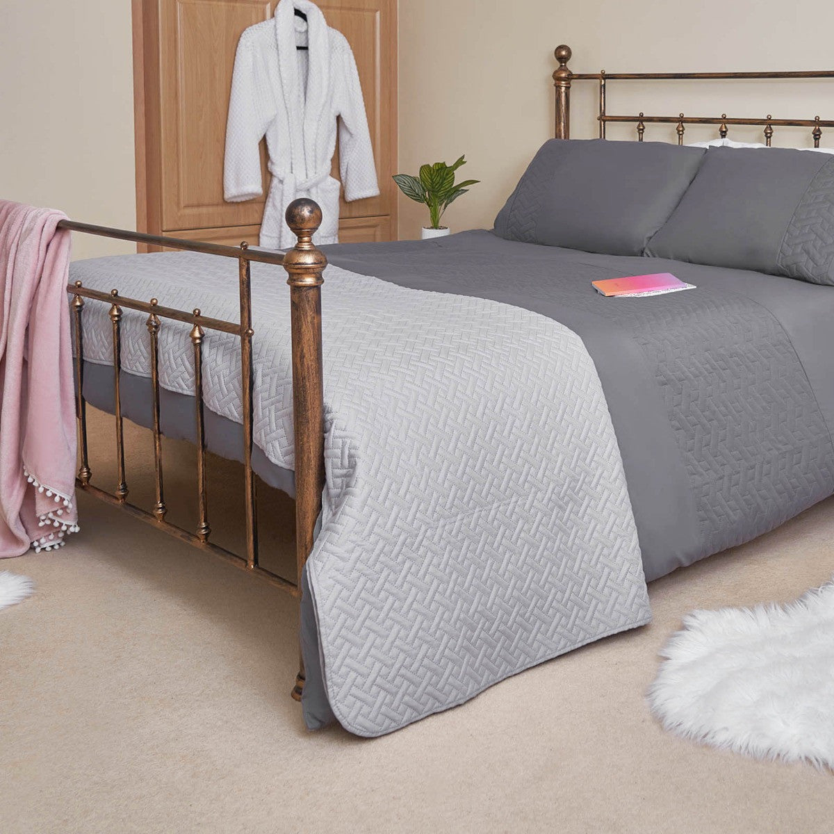 Pinsonic Throw – Silver