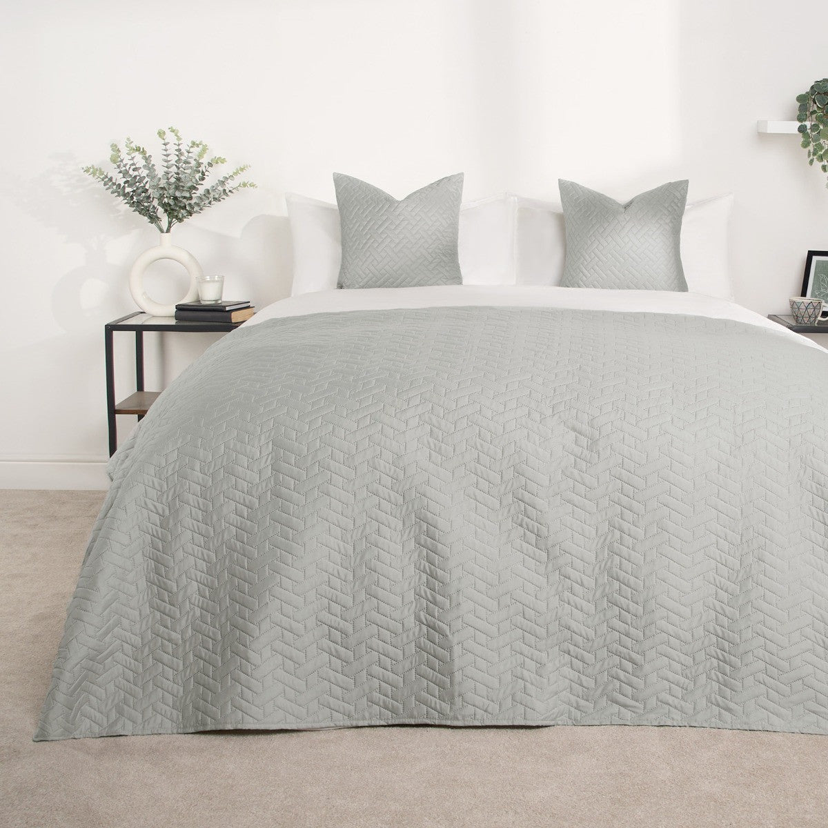 Pinsonic Throw – Silver