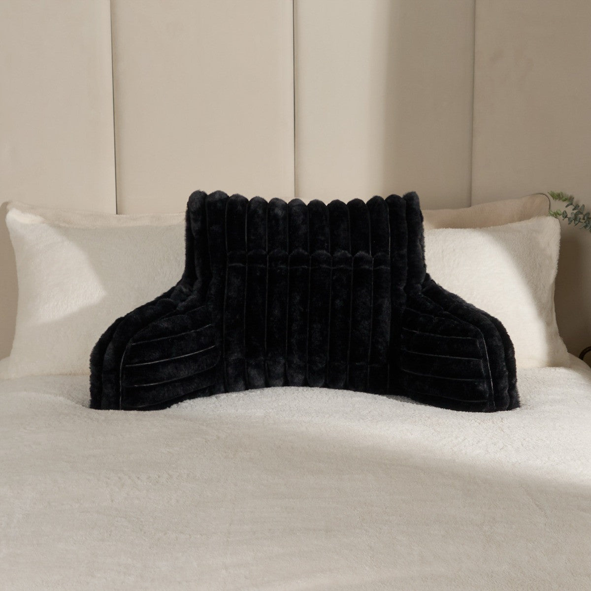 Ribbed Faux Fur Cuddle Cushion with Heatable Pocket – Black