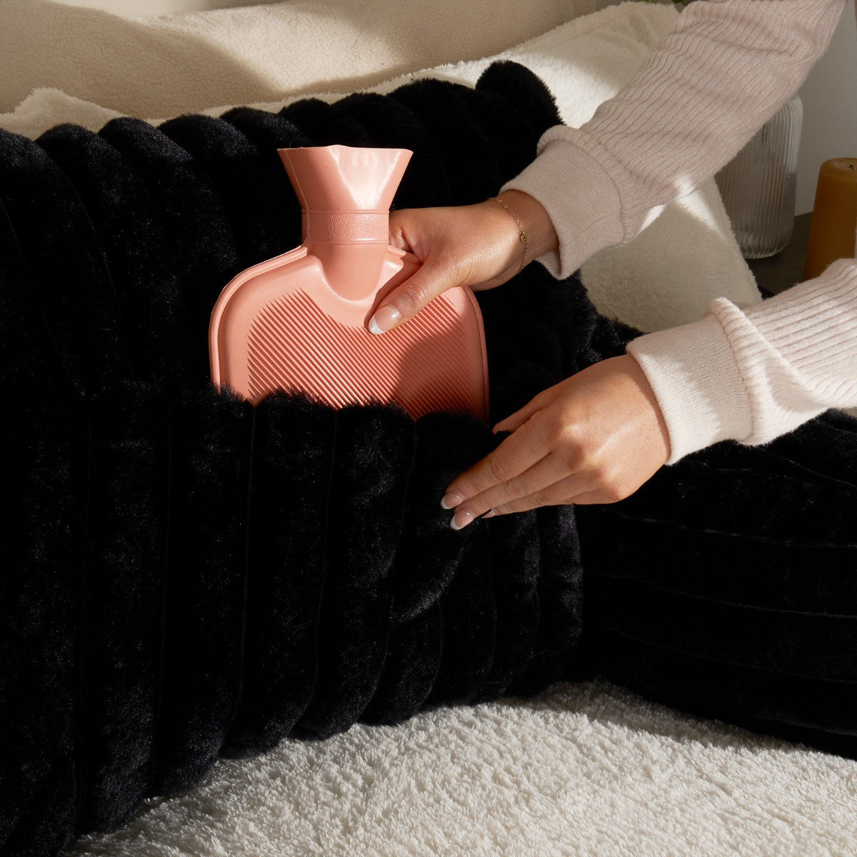 Ribbed Faux Fur Cuddle Cushion with Heatable Pocket – Black