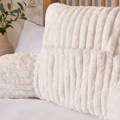 Ribbed Faux Fur Cuddle Cushion with Heatable Pocket – Cream