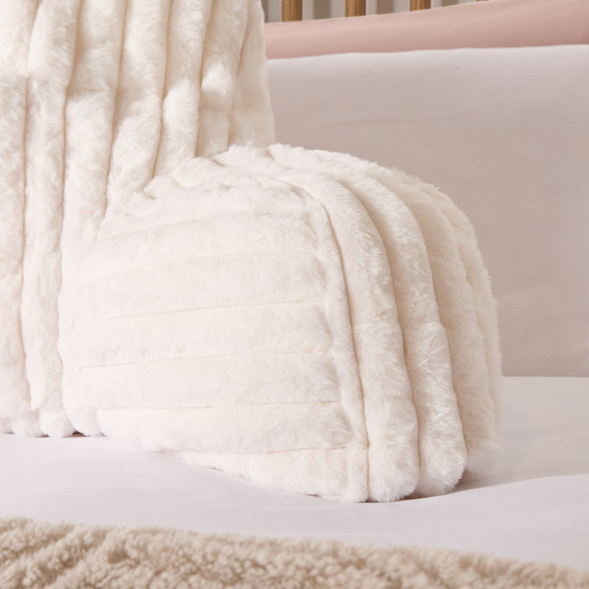 Ribbed Faux Fur Cuddle Cushion with Heatable Pocket – Cream