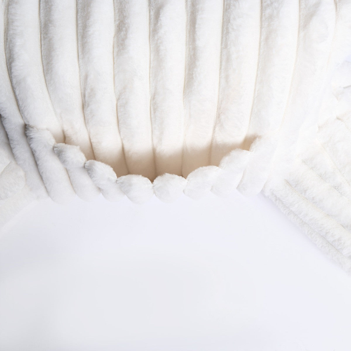 Ribbed Faux Fur Cuddle Cushion with Heatable Pocket – Cream
