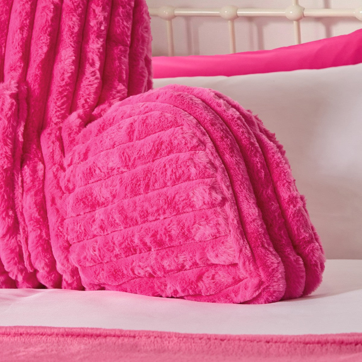 Ribbed Faux Fur Cuddle Cushion with Heatable Pocket – Pink