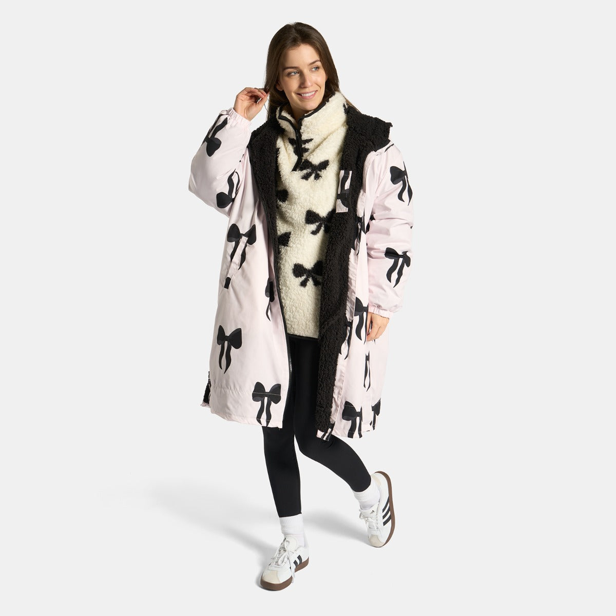 Bow Print Sherpa Drying Robe – Monochrome