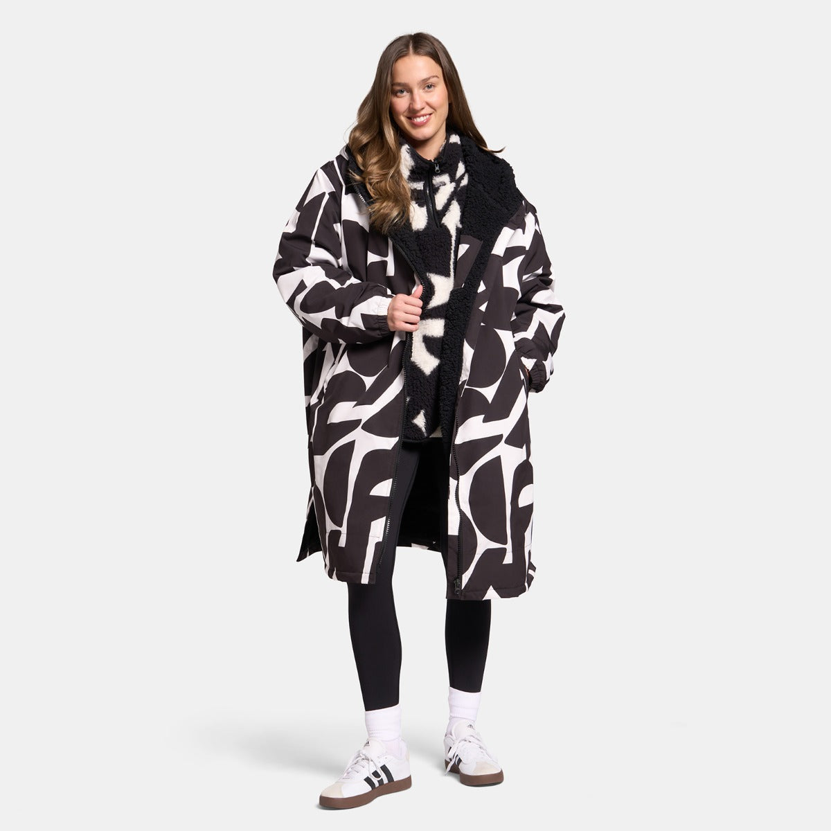 Geometric Print Sherpa Drying Robe – Monochrome