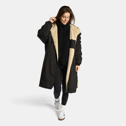 Water Resistant Sherpa Drying Robe – Black/Beige