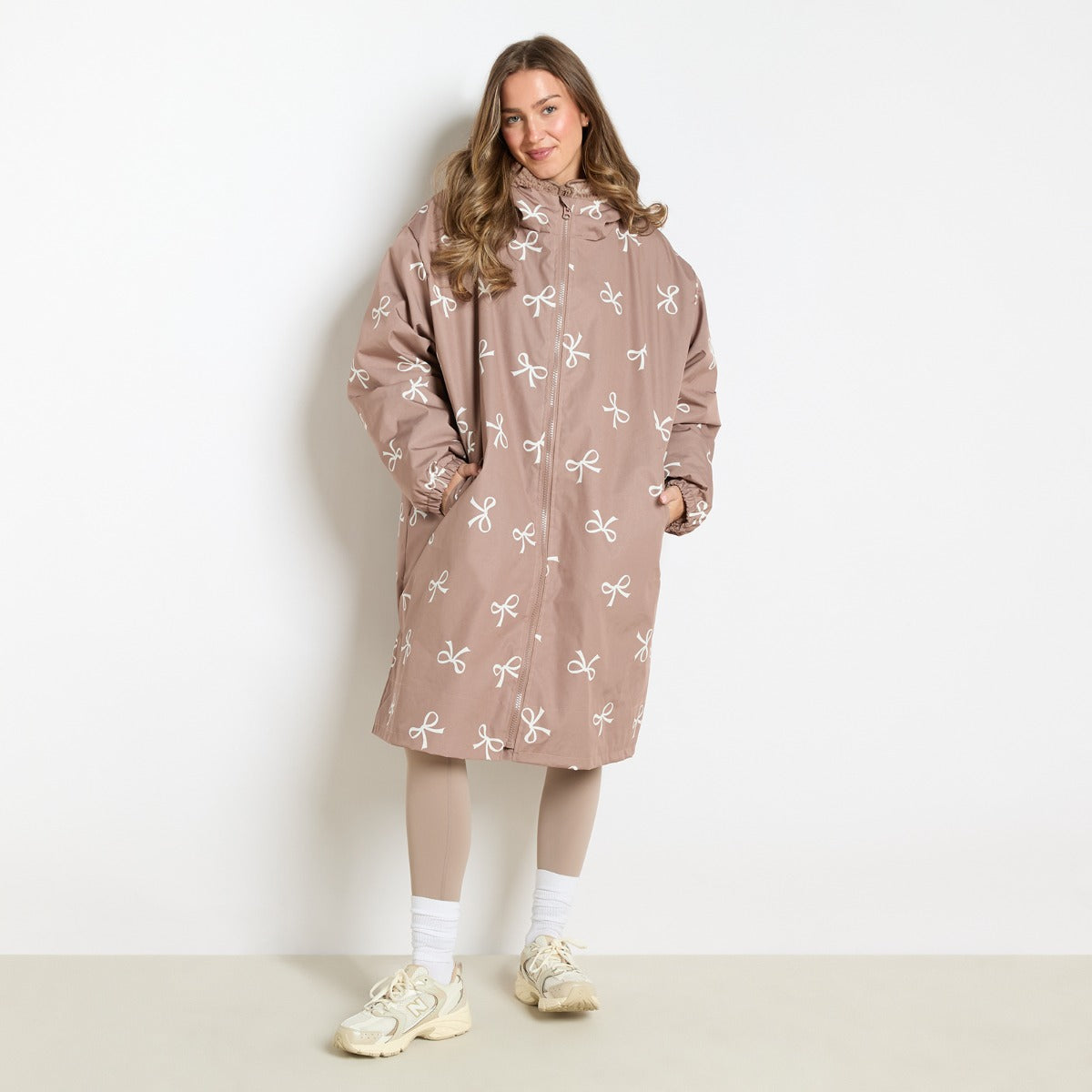 Bow Print Sherpa Drying Robe – Mink