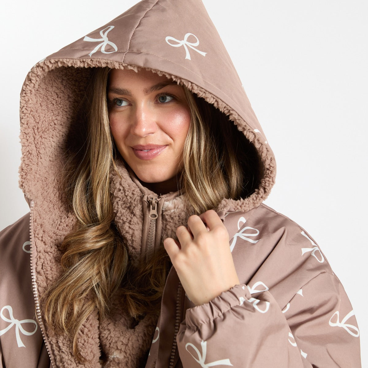 Bow Print Sherpa Drying Robe – Mink