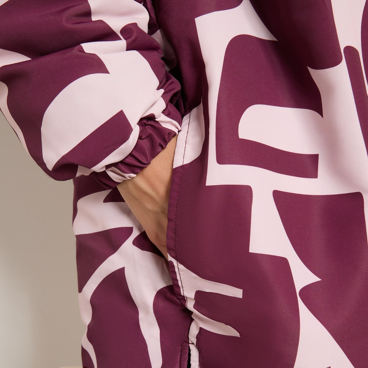 Geometric Print Sherpa Drying Robe – Burgundy