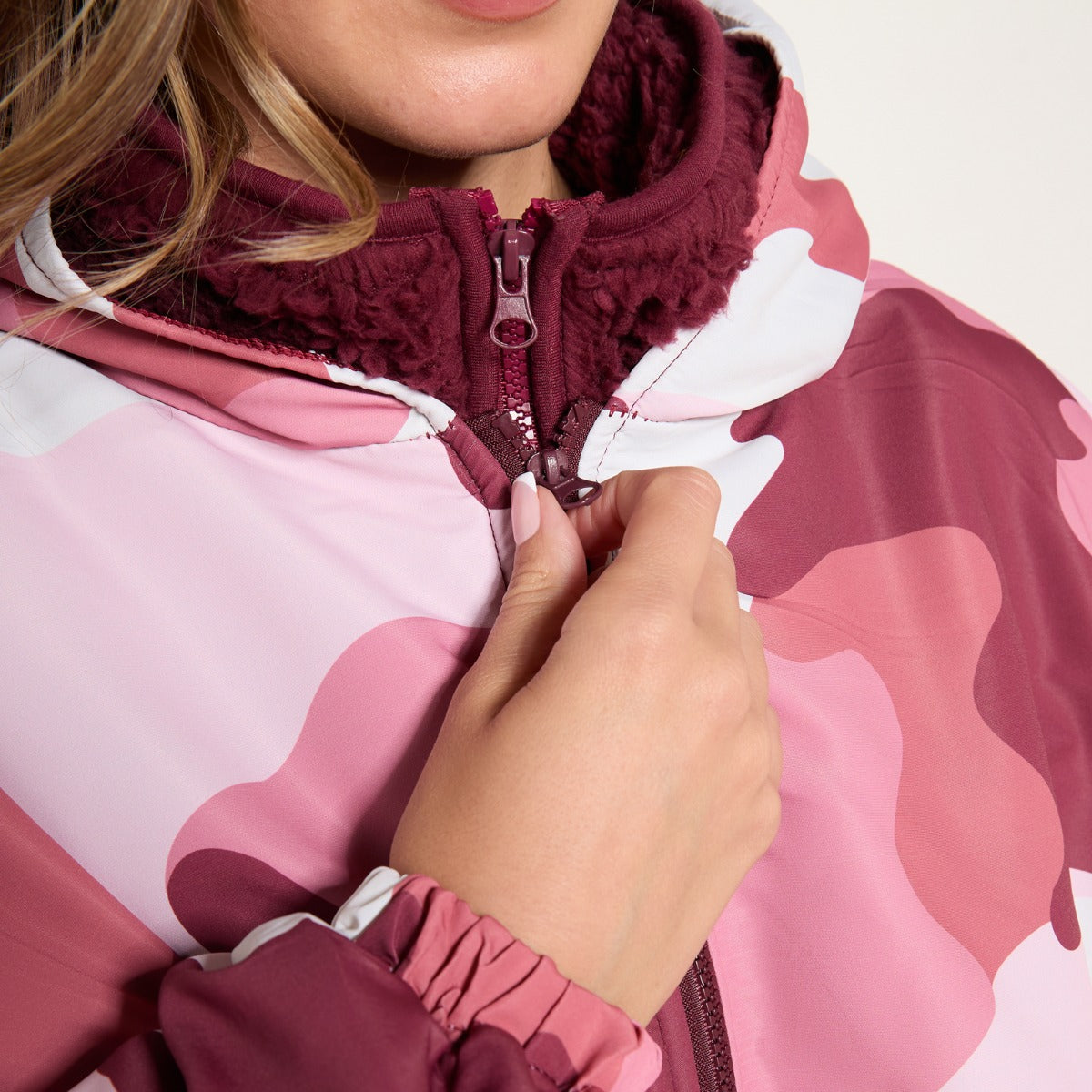 Camo Print Sherpa Drying Robe – Burgundy/Pink
