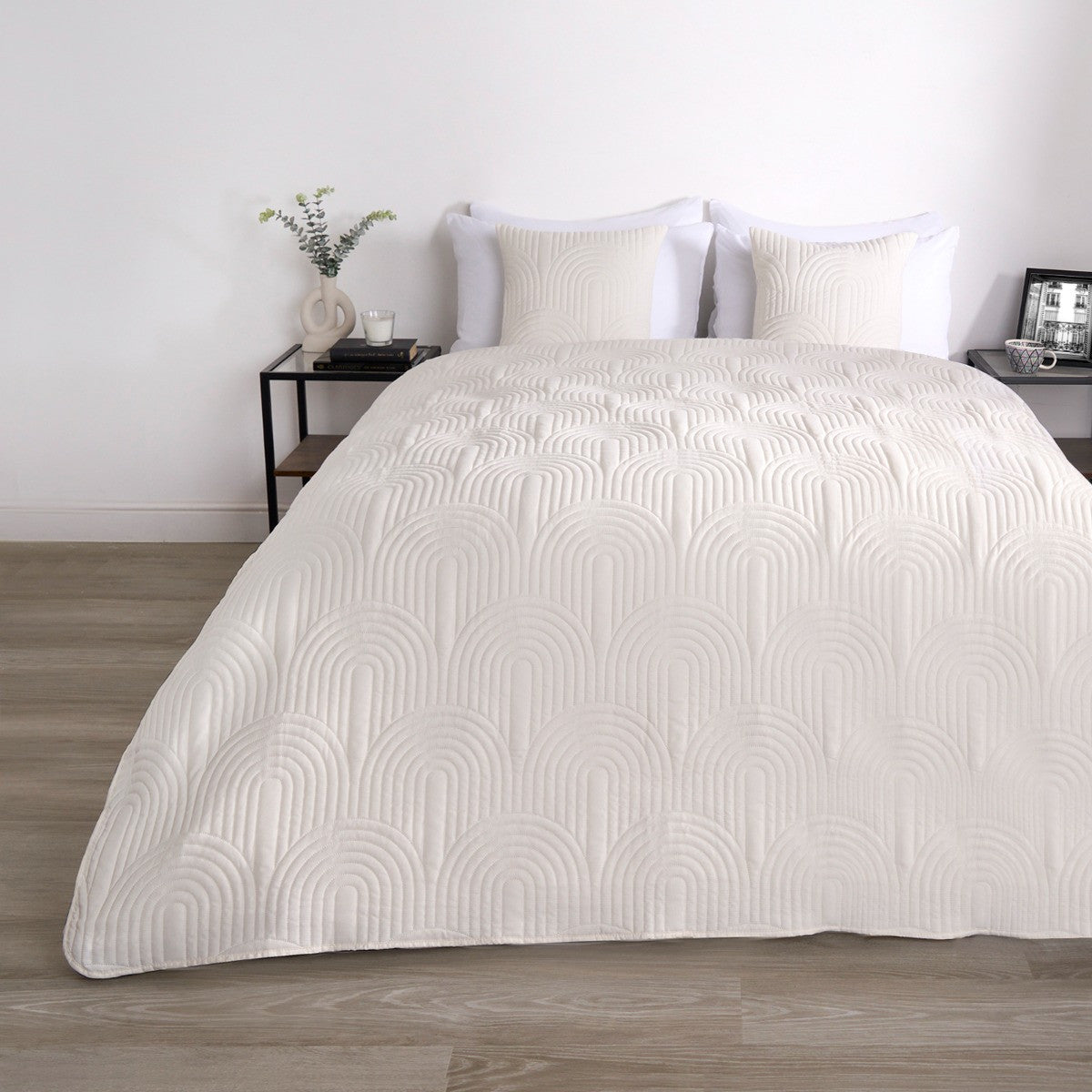 Arches Embossed Pinsonic Throw – Cream