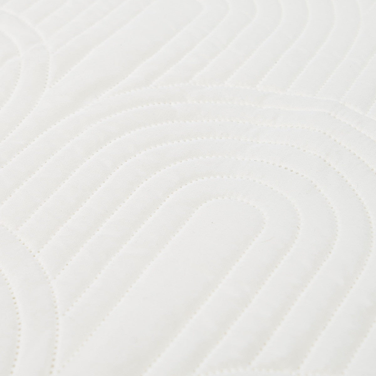 Arches Embossed Pinsonic Throw – Cream