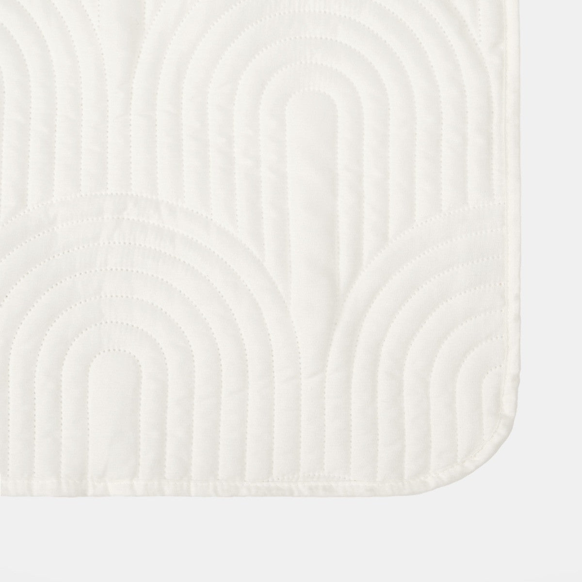 Arches Embossed Pinsonic Throw – Cream
