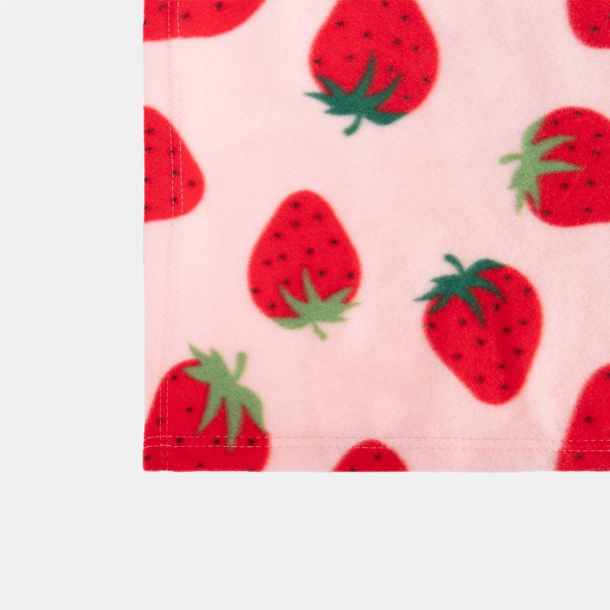 Strawberry Print Fleece Throw – Pink