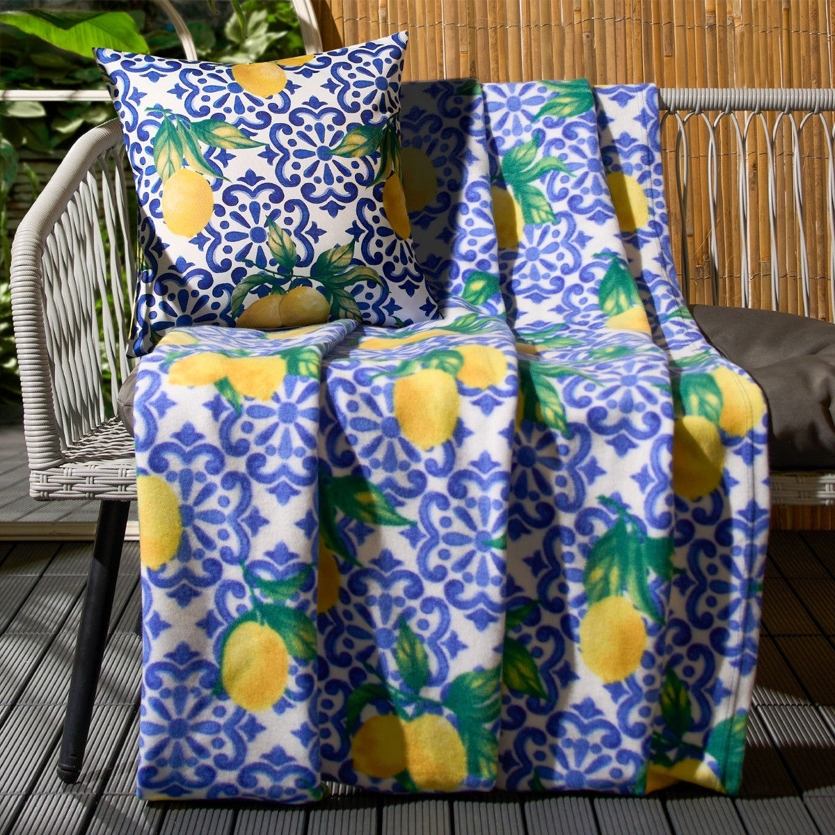 Lemon Print Fleece Throw – Blue/White