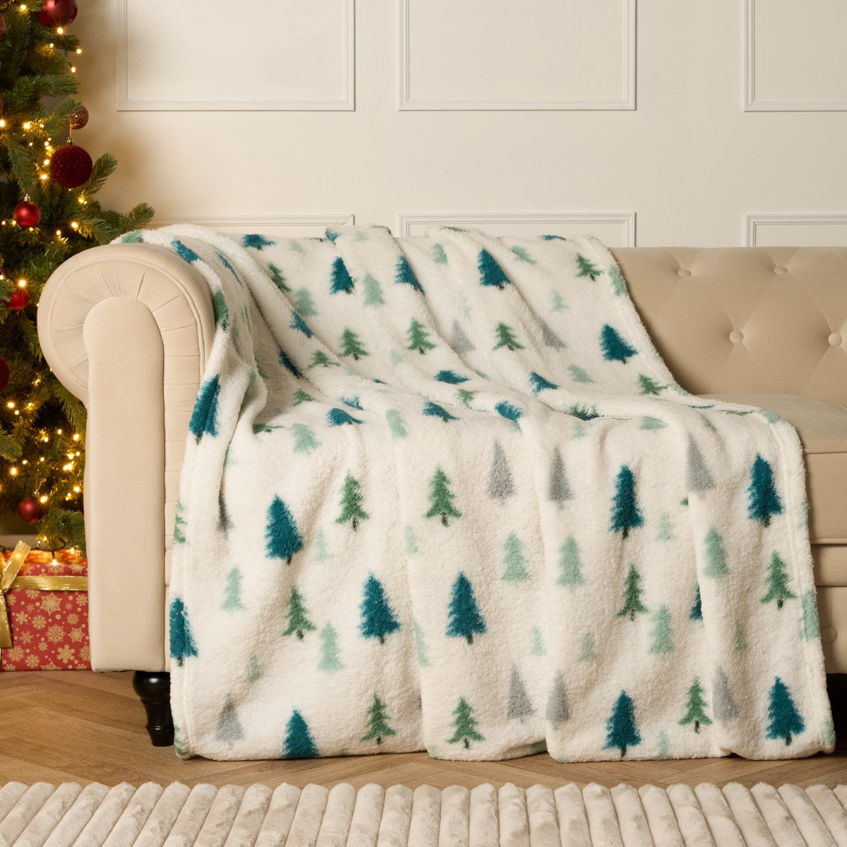 Christmas Tree Print Teddy Throw – Cream