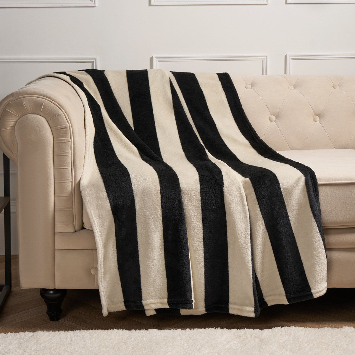 Stripe Print Ultra Soft Throw – Monochrome
