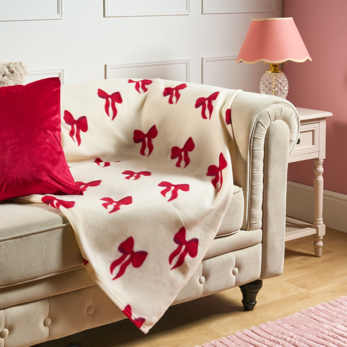 Bow Print Fleece Throw – Cream/Red