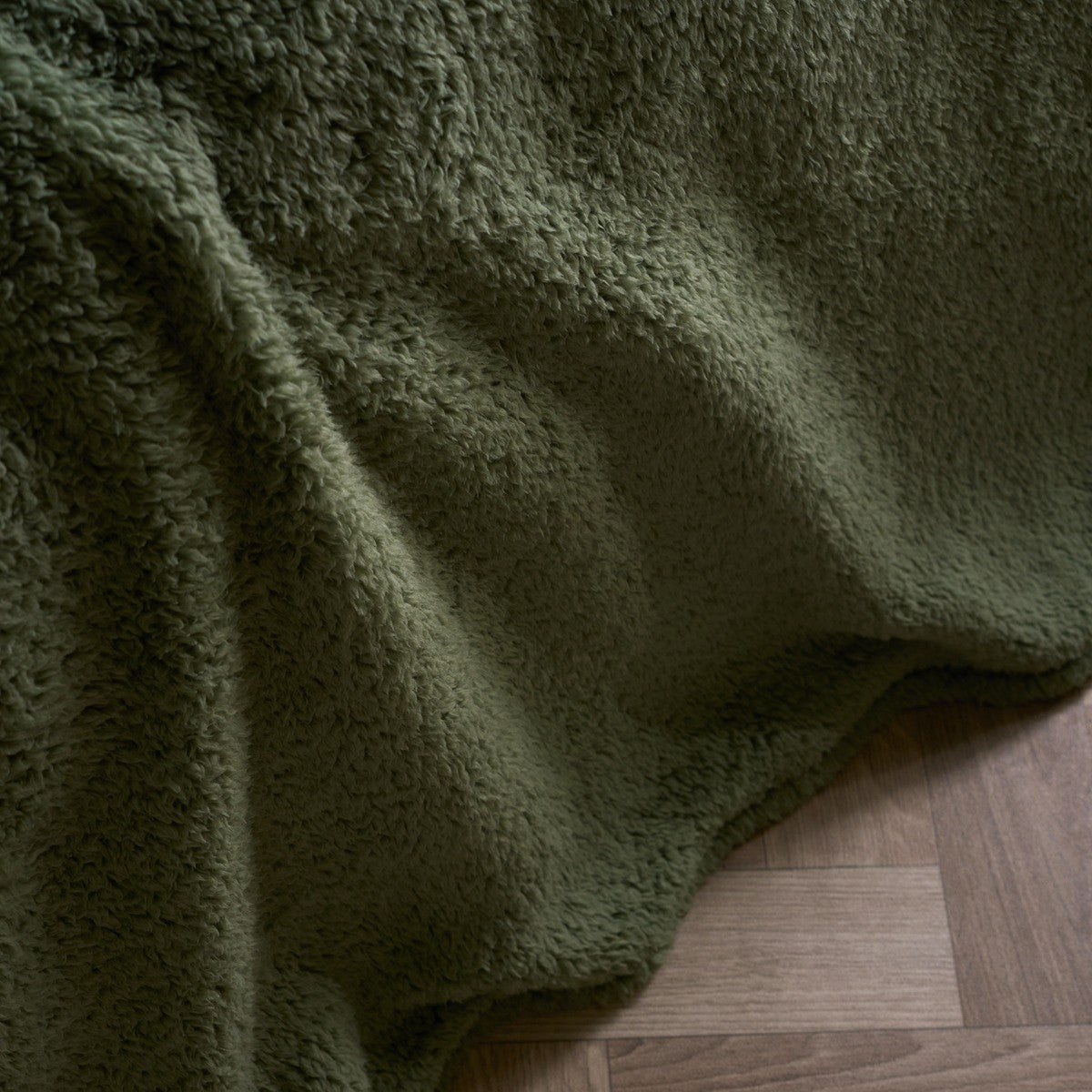 Teddy Fleece Throw – Evergreen