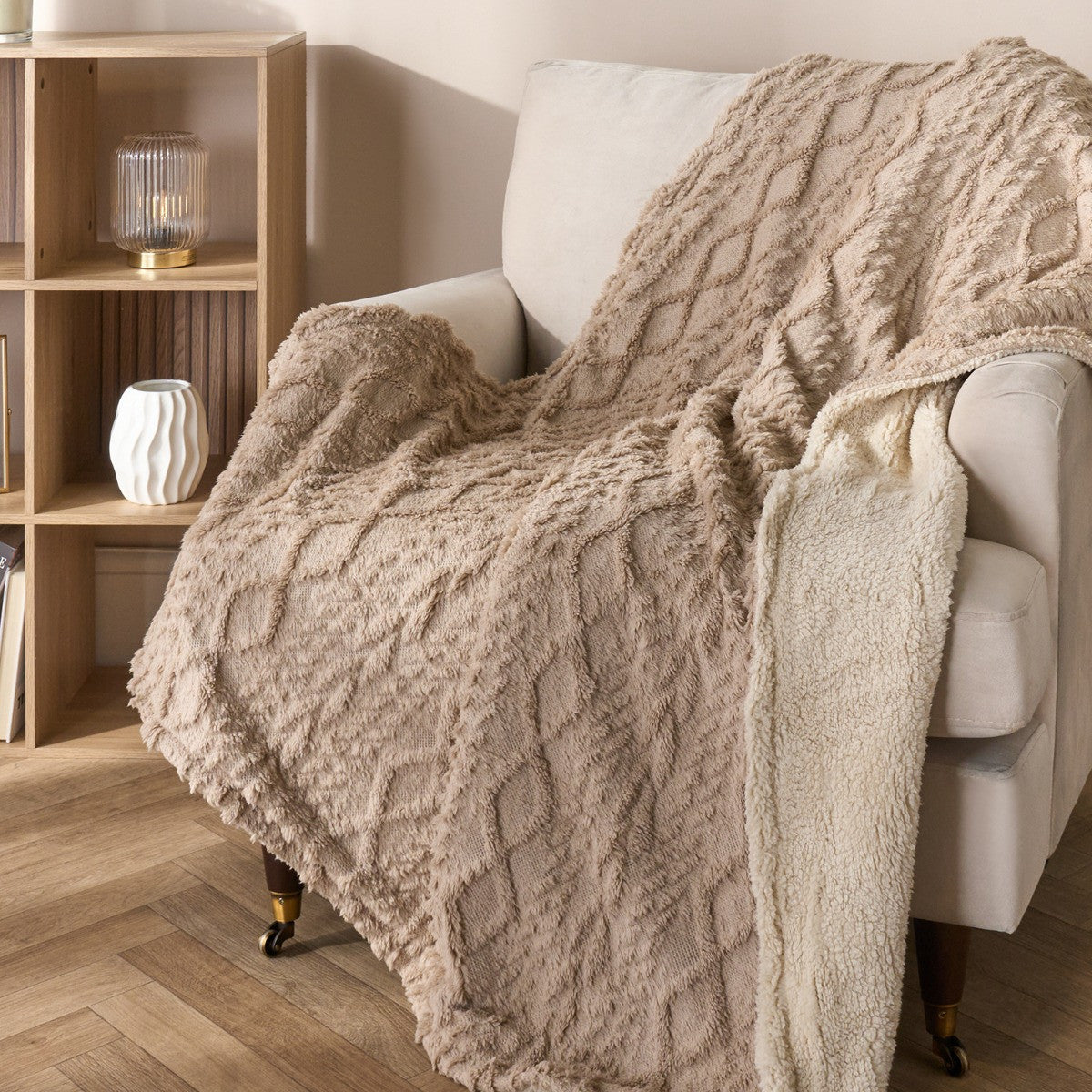 Cable Knit Sherpa Throw – Natural
