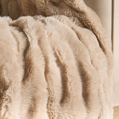 Bubble Faux Fur Throw – Natural