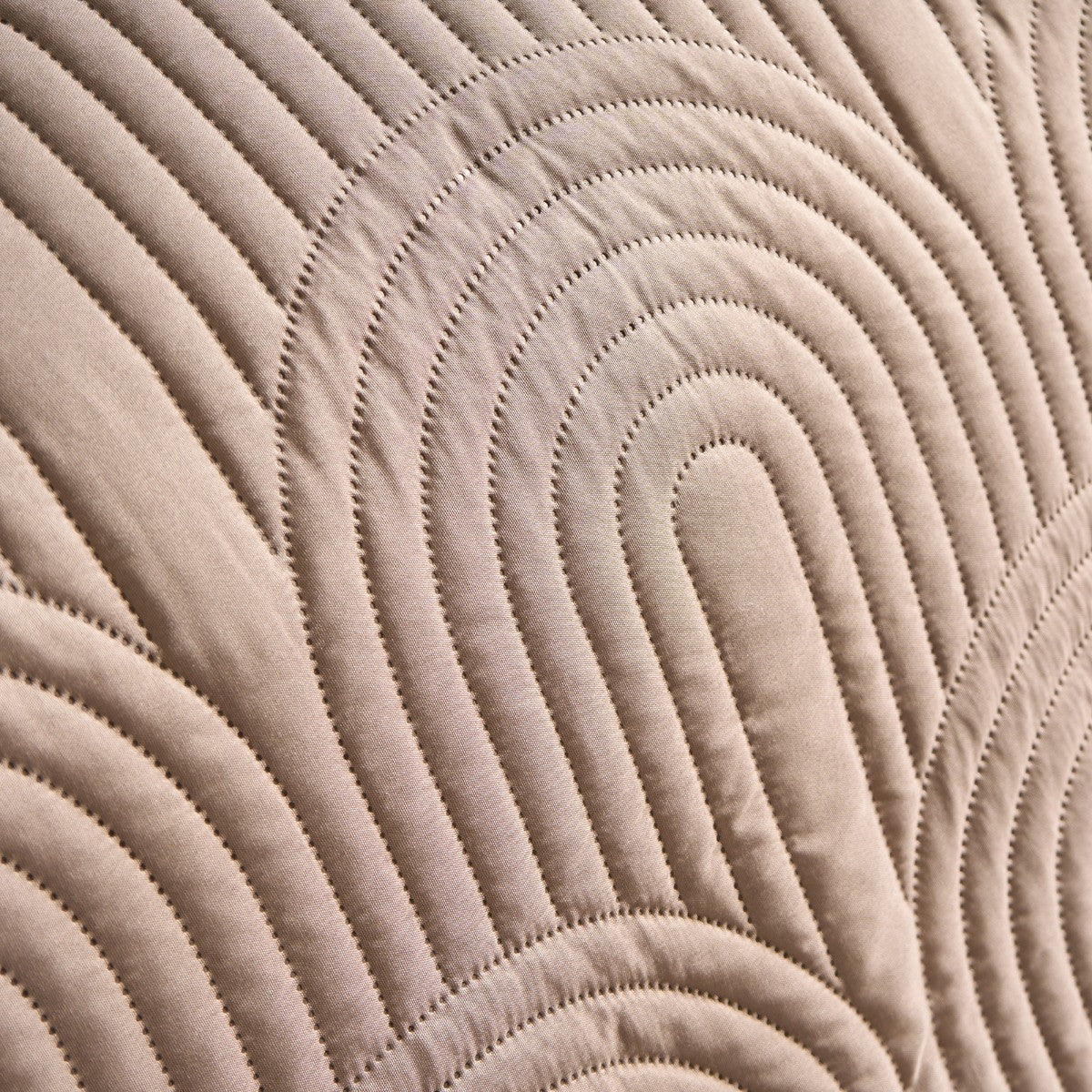 Arches Quilted Throw – Natural