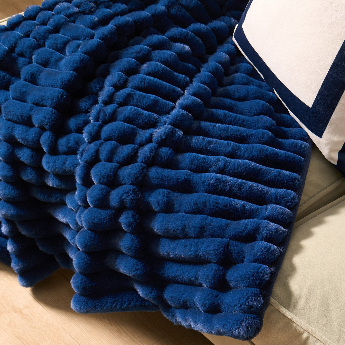 Faux Fur Thick Ribbed Throw – Navy