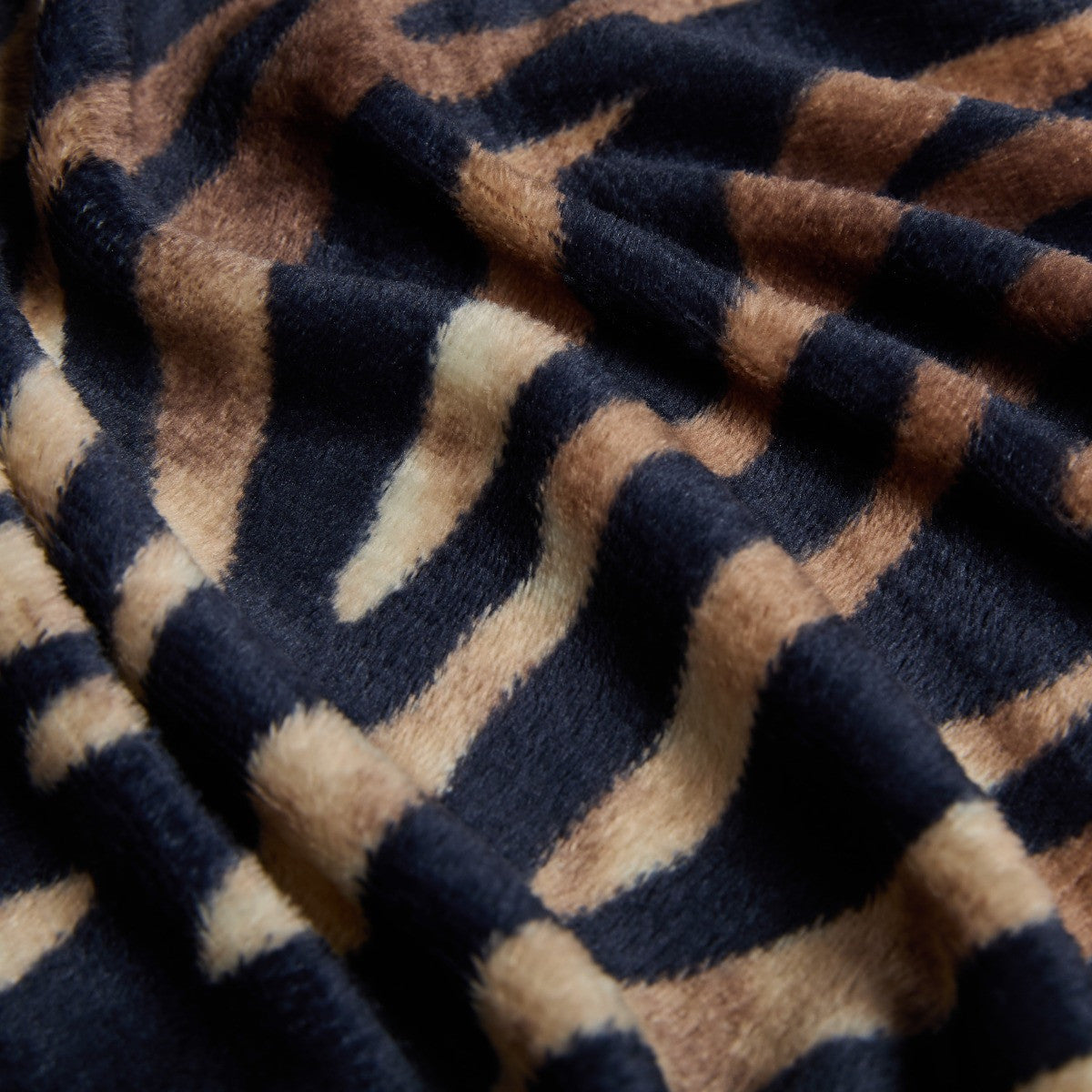 Zebra Print Ultra Soft Throw – Black