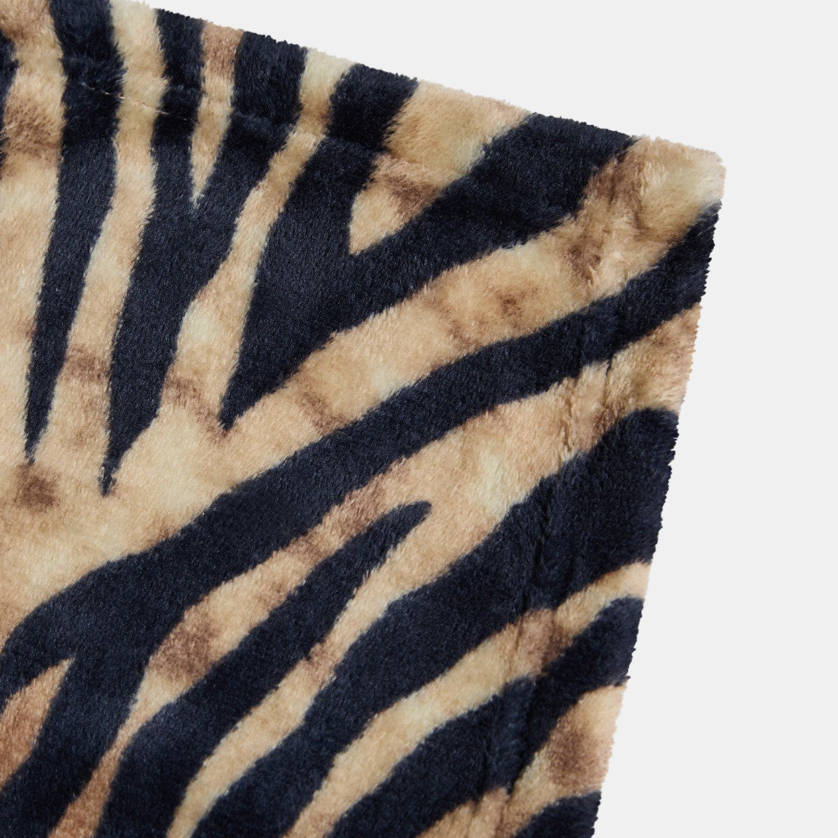 Zebra Print Ultra Soft Throw – Black