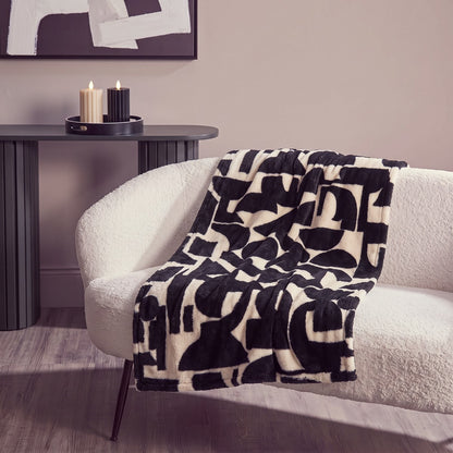 Geometric Teddy Fleece Throw – Monochrome