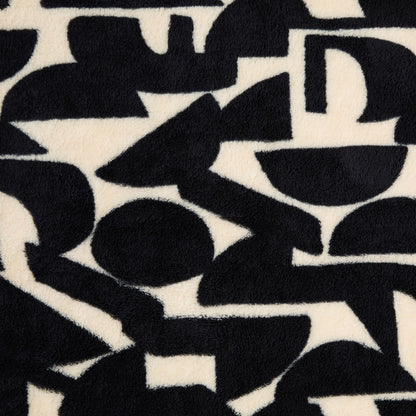 Geometric Teddy Fleece Throw – Monochrome
