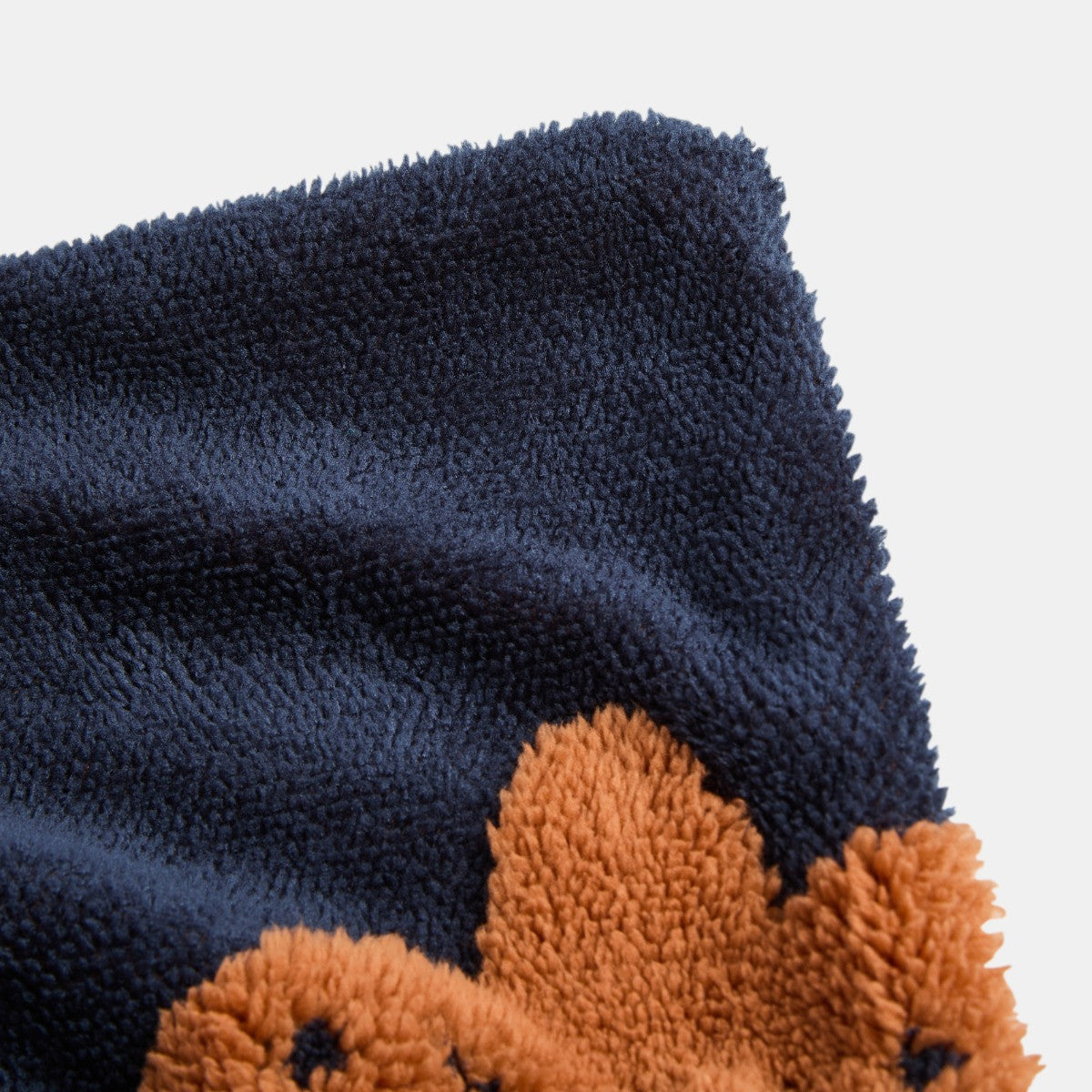 Tufted Gingerbread Fleece Throw – Navy