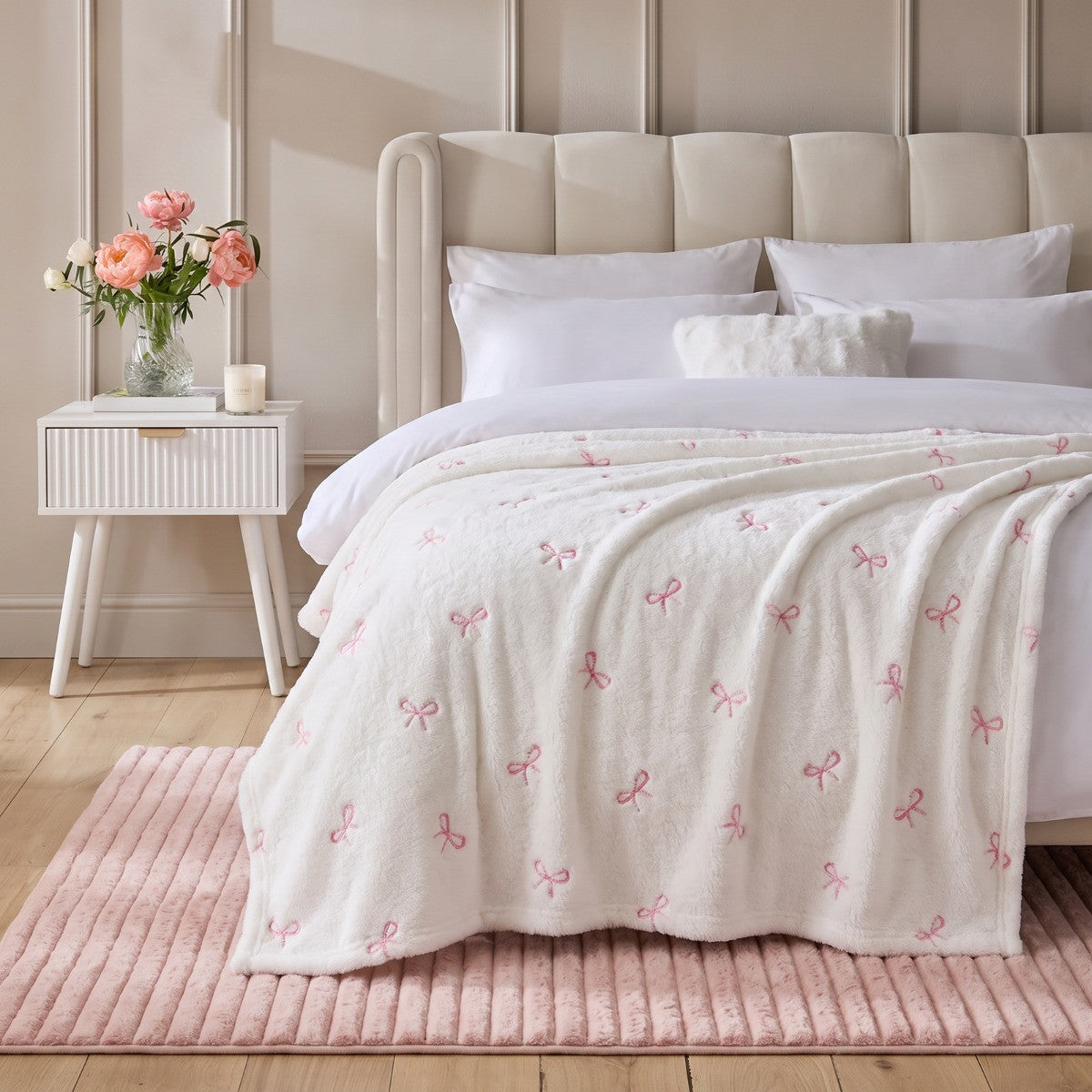 Bow Embossed Fleece Throw – White/Pink