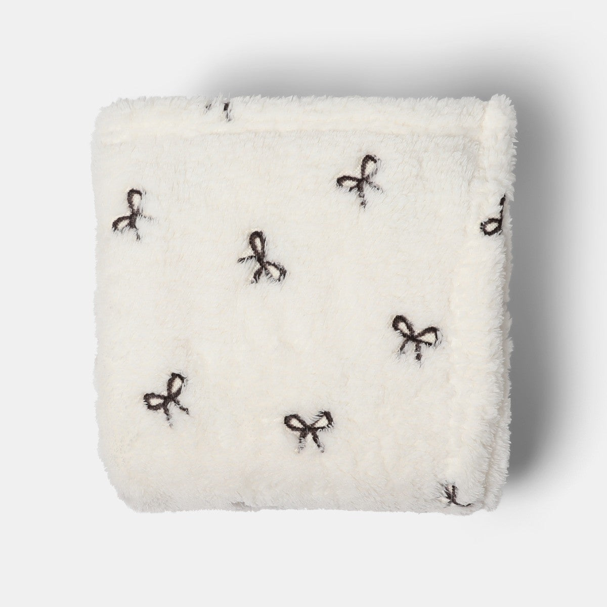 Bow Embossed Fleece Throw – Monochrome