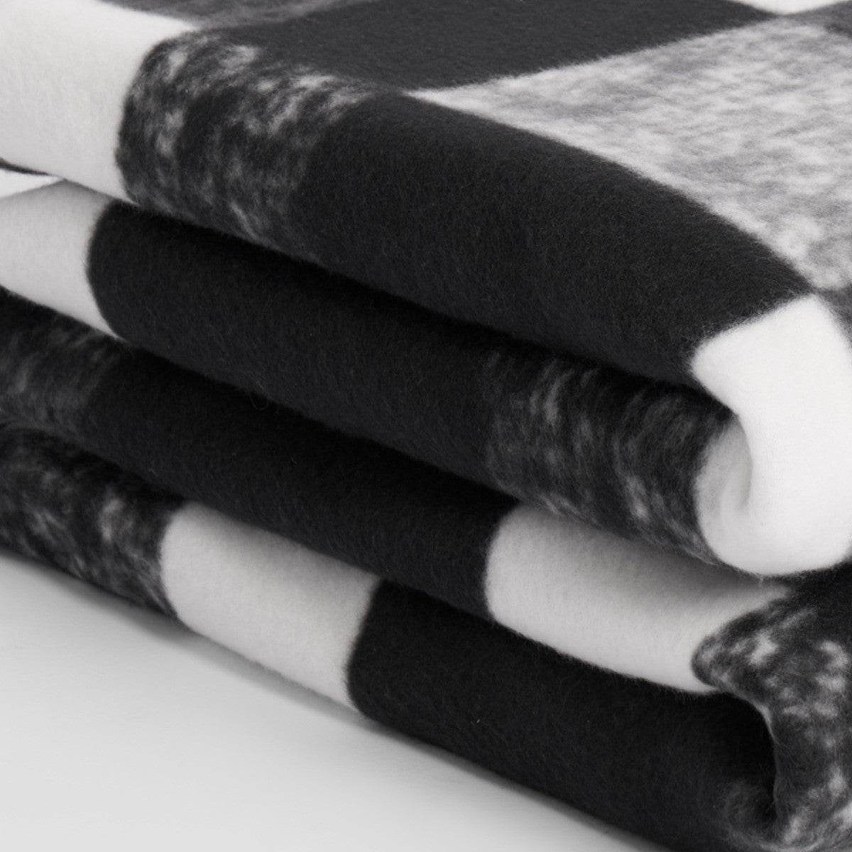 Tartan Check Fleece Throw – Monochrome
