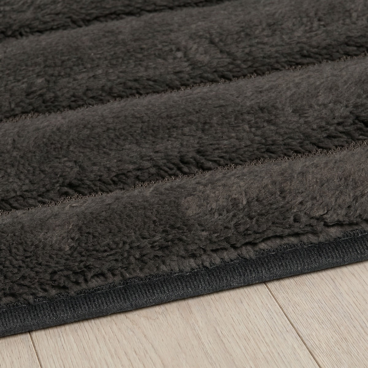 Tufted Arches Rug – Black