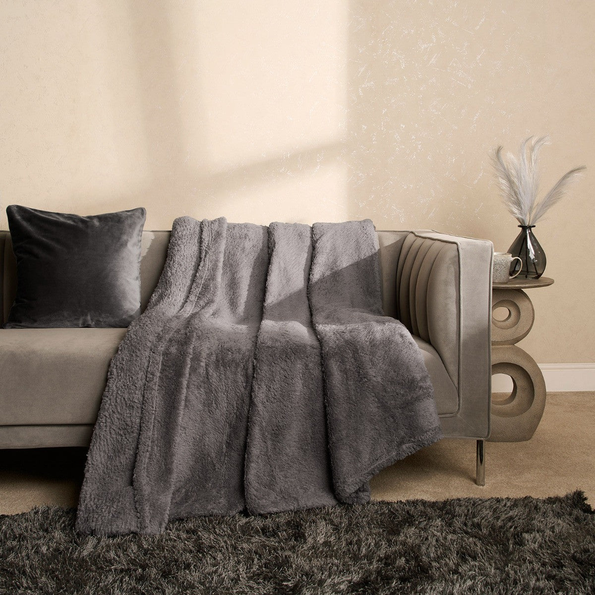 Teddy Fleece Throw – Charcoal Grey