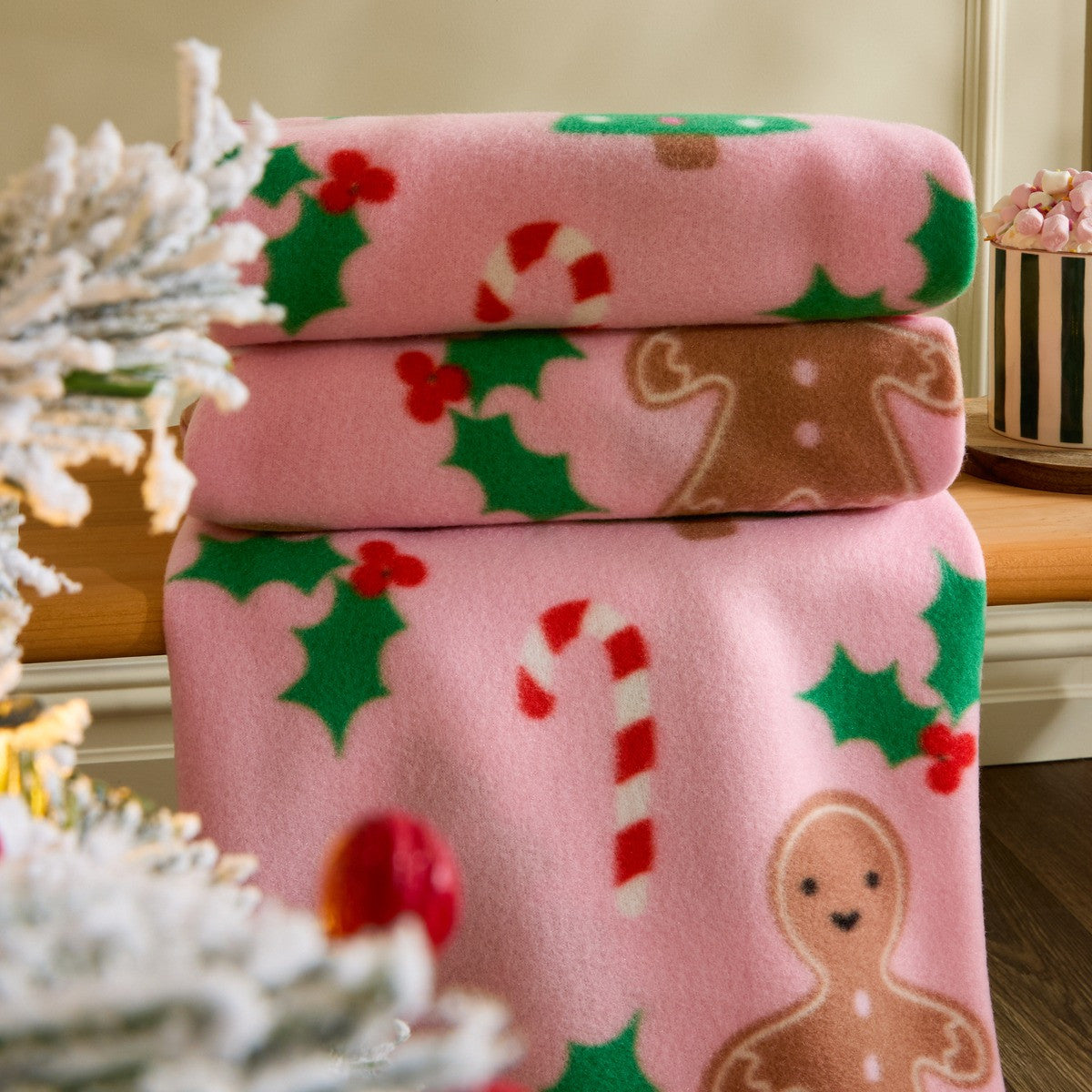Gingerbread Man Fleece Throw – Pink