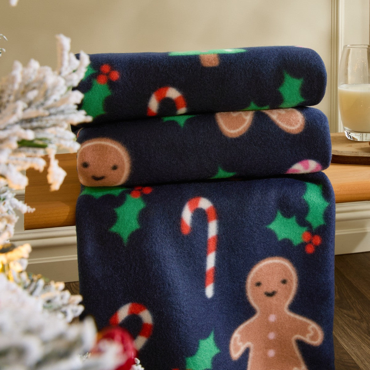 Gingerbread Man Fleece Throw – Navy