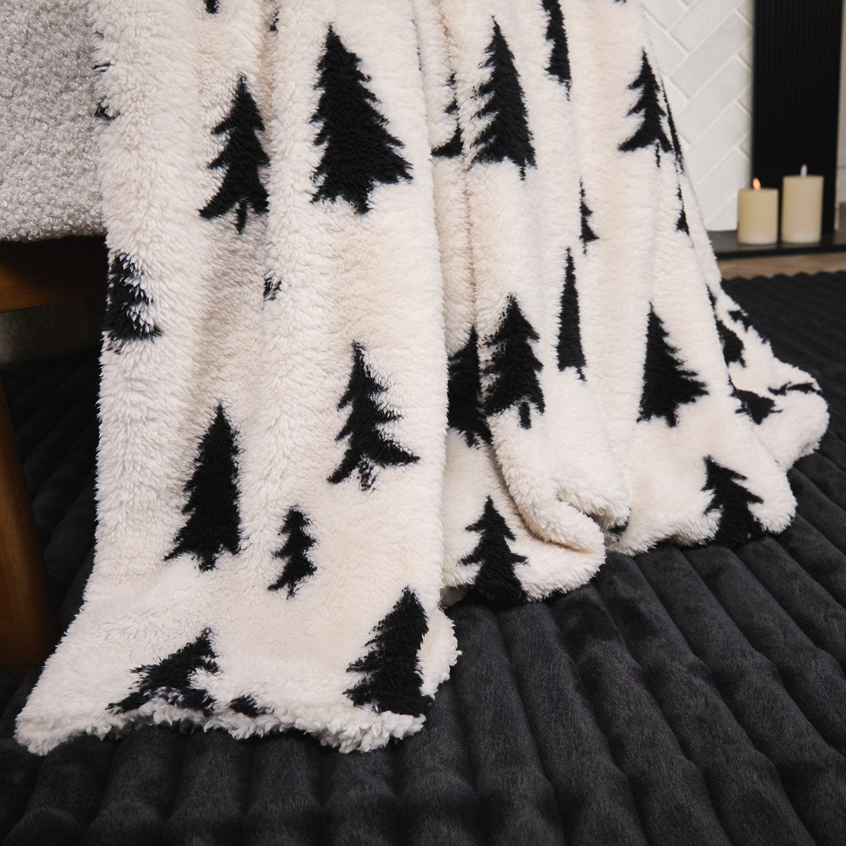 Christmas Tree Print Teddy Throw – Monochrome