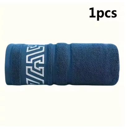 Thick cotton bath towel in Blue