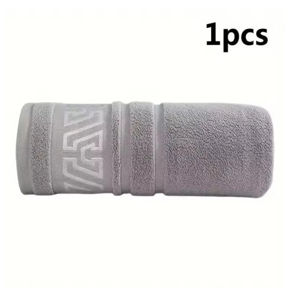 Thick cotton bath towel in Light Grey